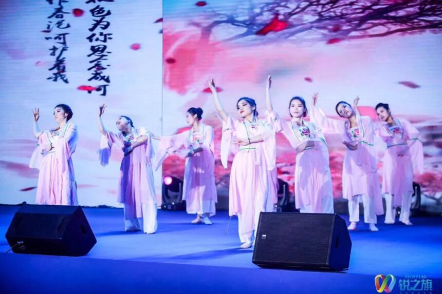 公司年会我中了千元大奖,半夜,前女友突然发来信息……