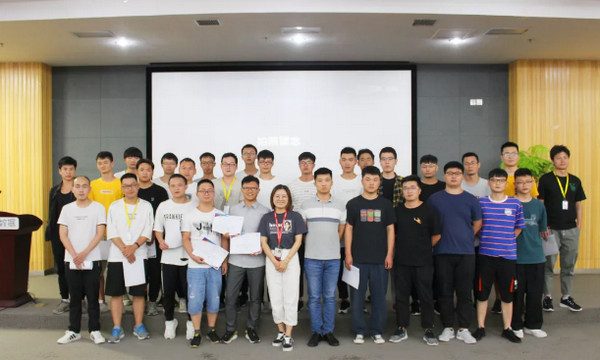 1562640067348581.jpg 配图10 云和数据JAVA培训班项目发布会暨毕业典礼.jpg