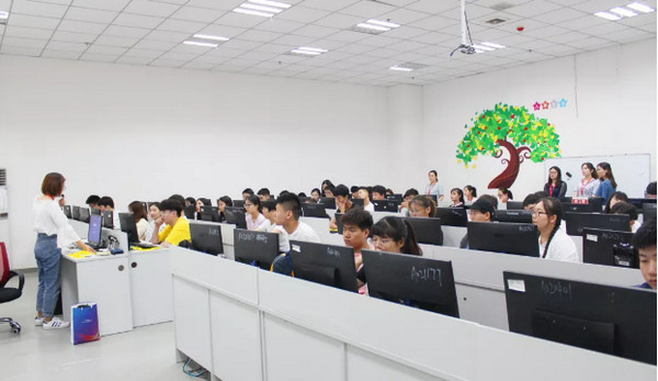 1562811018314695.jpg 配图1 云和数据UI培训班开班仪式顺利举行.jpg